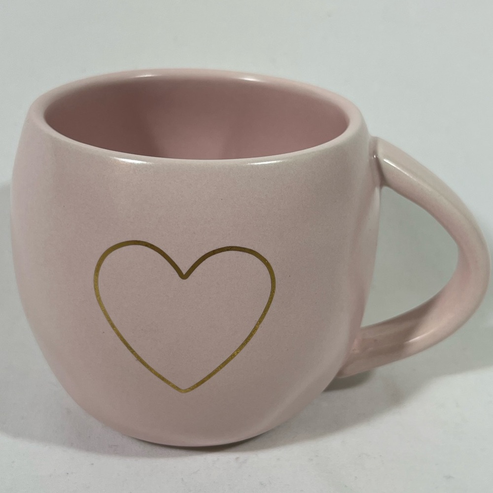 RAE DUNN ARTISAN COLLECTION CUP BY MAGENTA W/GOLD HEART ACCENT PINK PREOWNED